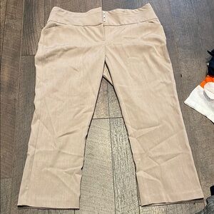 Maurice’s woman’s 3/4 crop dress pants